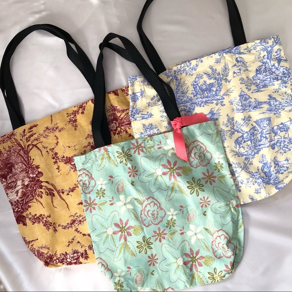 Set of 3 NWOT Printed Reusable Tote Bags - Picture 1 of 7